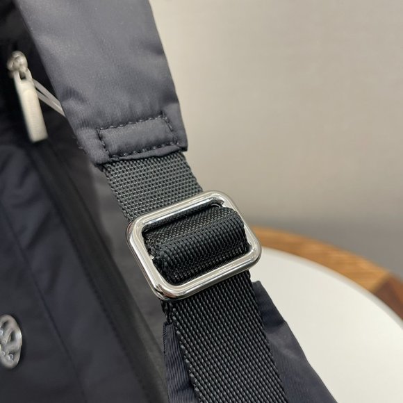 Lululemon Mini Shoulder Bag 4L - Picture 9 of 9